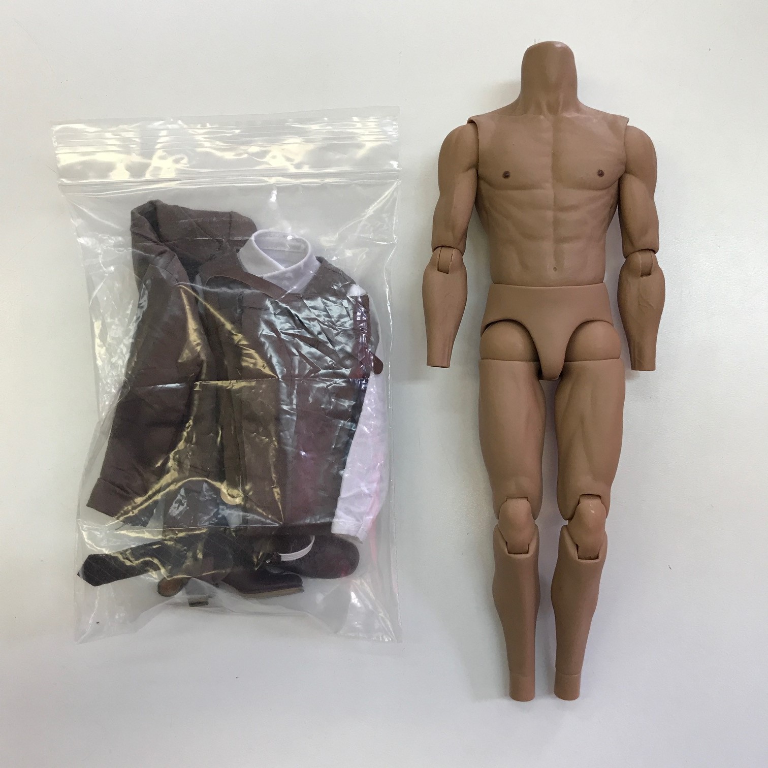 Bruce Lee in Suit vêtements et corps (body) figurine 1:6 Hot Bruce Lee in Suit vêtements et corps (body) figurine 1:6 Hot
