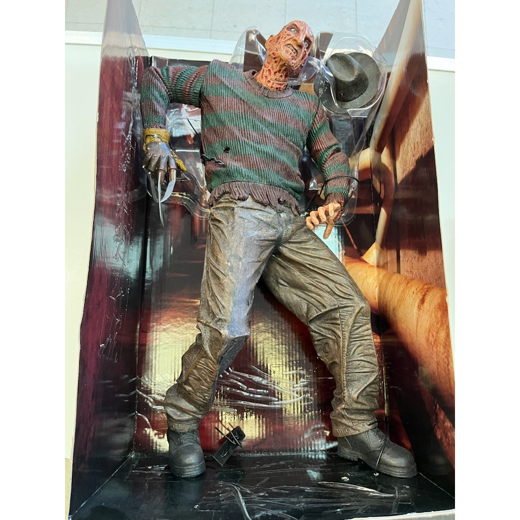 A Nightmare on Elm Street - Freddy Kruger 18-inch Figure Motion