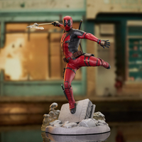 Marvel Deadpool & Wolverine - Deadpool Gallery Diorama Diamond Select DST85383