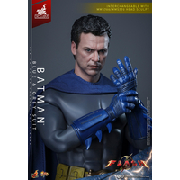 DC Batman (Costume Bleu et Gris) Figurine Échelle 1:6 Hot Toys MMS834 915011