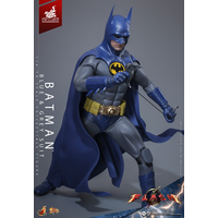 DC Batman (Costume Bleu et Gris) Figurine Échelle 1:6 Hot Toys MMS834 915011