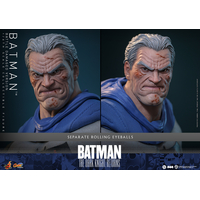 DC Batman (Version Endommagée durant la Bataille) Figurine Échelle 1:6 Hot Toys CMS031 915378