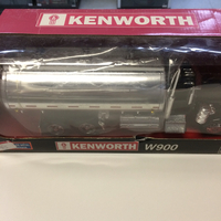 Camion Kenworth W900 citerne New-Ray 10931TYT