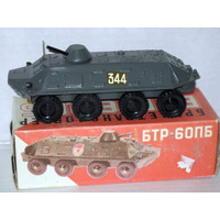 Véhicule blindé 8x8 BTR-60