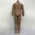 Bruce Lee in Suit vêtements et corps (body) figurine 1:6 Hot Toys MIS11