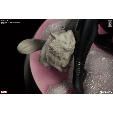 Sideshow Exclusive  Cat on base