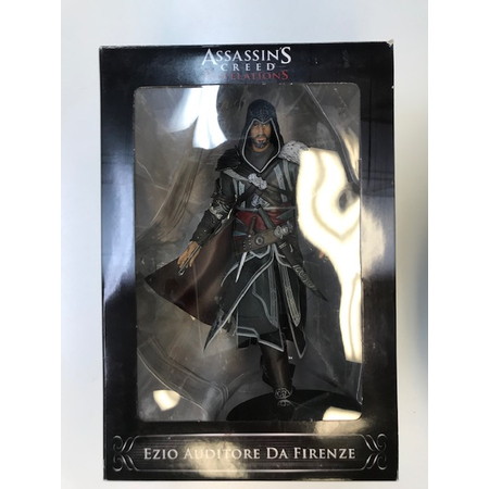 Assassin's Creed Revelations Ezio Auditore Da Firenze Statue