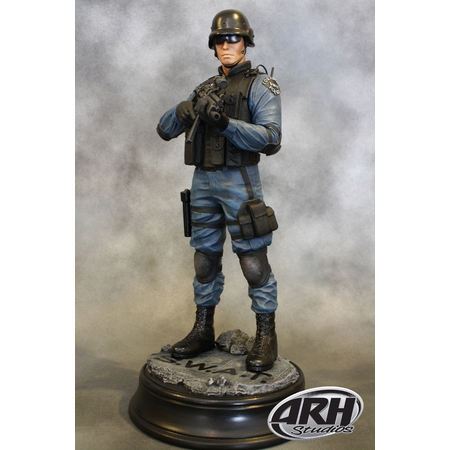 SWAT officer statue 14 po bleue ARH Studios 02121