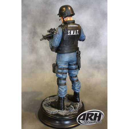 SWAT officer statue 14 po bleue ARH Studios 02121