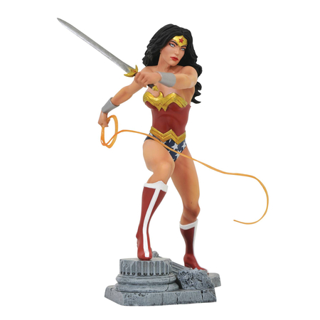 DC Gallery Wonder Woman Lasso Comic PVC Diorama 9-inch Diamond Select