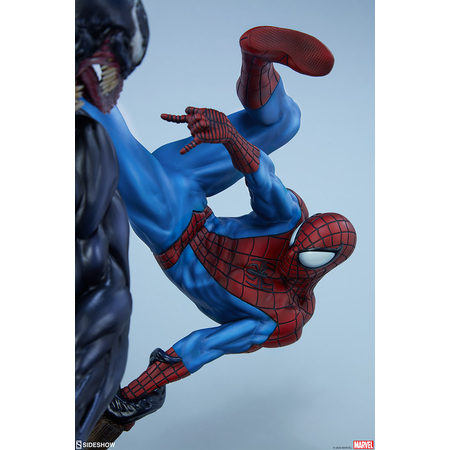 Spider-Man vs Venom Maquette (22-inch) Sideshow Collectibles 200561