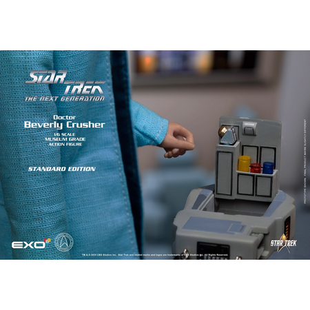 Star Trek: The Next Generation - Dr Beverly Crusher (Standard Edition) 1:6 Scale Figure EXO-6 (EXO-01-089-STN) 9137642