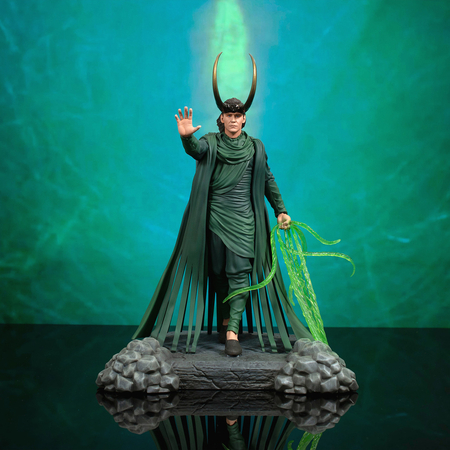 Marvel Loki (God Loki) Deluxe Gallery Diorama Diamond Select DST85396