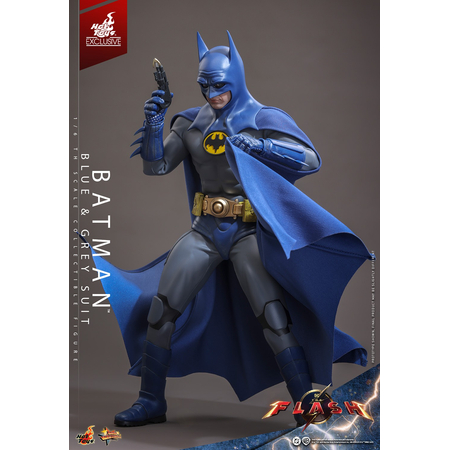 DC Batman (Costume Bleu et Gris) Figurine Échelle 1:6 Hot Toys MMS834 915011