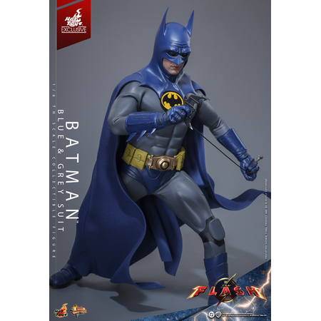 DC Batman (Costume Bleu et Gris) Figurine Échelle 1:6 Hot Toys MMS834 915011
