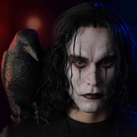 The Crow – Eric Draven (Deluxe Gold Edition) 1:6 Scale Figure Infinite Statue 9147173