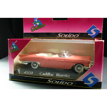 Solido 4500 Sixties Cadillac Biarritz d�capotable couleur saumon