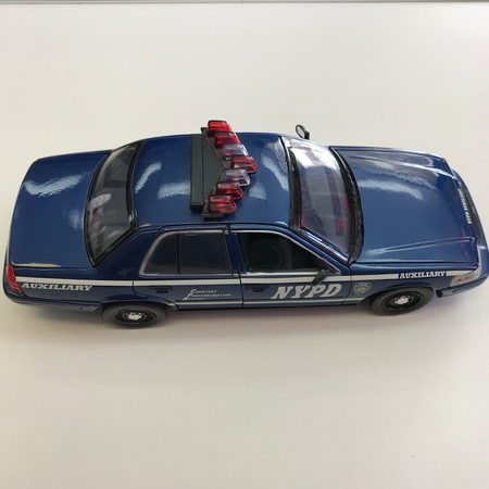 NYPD Ford Crown Victoria Interceptor avec sons et lumières voiture 1:18 Greenlight 71696