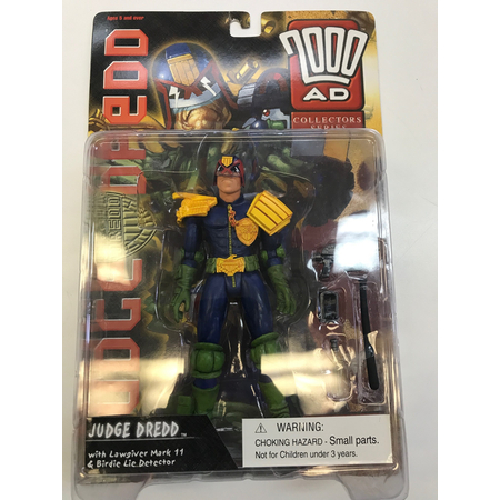 Judge Dredd w/Lawgiver Mark 11 and Birdie Lie Detector figurine 6 pouces Mega Reaction Figures